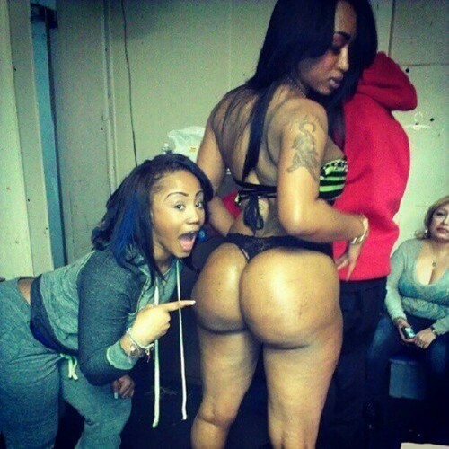 alliwantisbuttandbooty:              (Y)     Follow! One and onlyalliwantisbuttandbooty.tumblr.com/