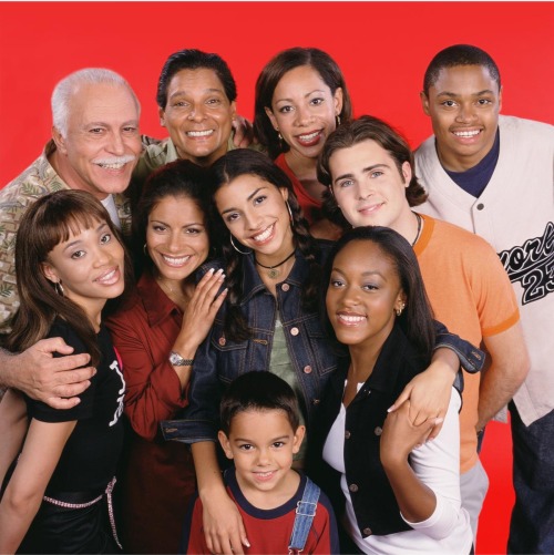 theanswersarecommonsense:  Taina . Nickelodeon TV Series (01’-02’)    Nickelodeon was so colored and beautiful 
