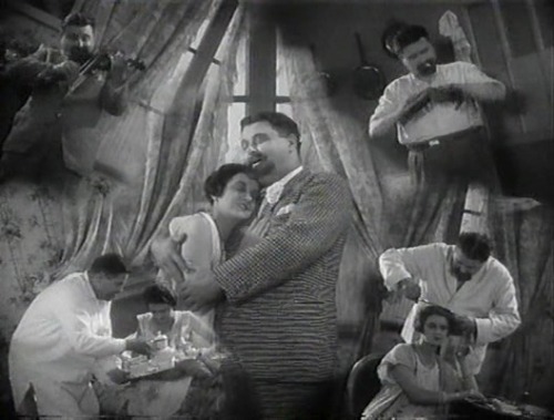 The perfect husband exists.Les deux timides (1928) - René Clair