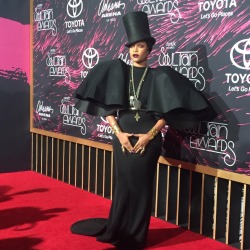 chi-dan:  theequeenpin:  candacedivine:  Erykah Badu and Jill Scott from the Soul Train awards.    They both straight up look like they’d be teaching at Hogwarts’ sister school in American.   Badu obviously would teach Divination. Jill looks like