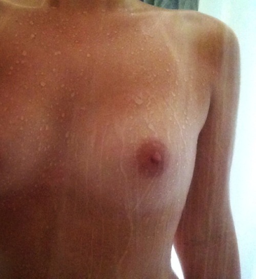 alwayys-hornyy:  I’m actually a fan of tan lines :) I find them sexy 