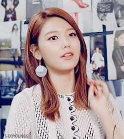 s-ooyoungs:  Louis Vuitton Series 2 Past Present Future Exhibition Interview - Sooyoung   おいしそう。