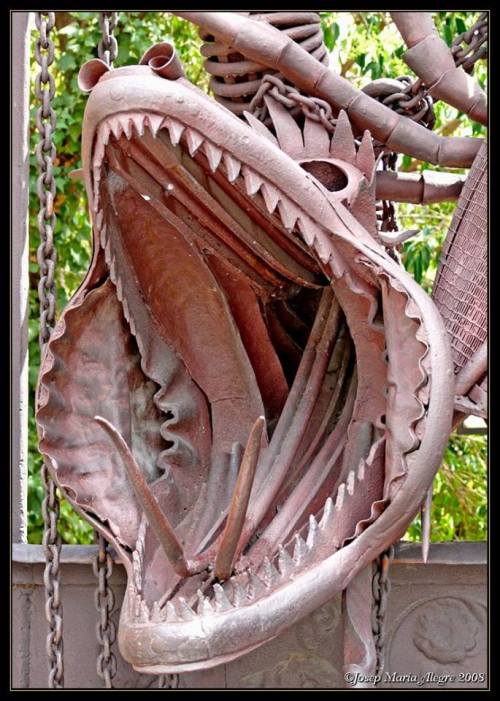 thefabulousweirdtrotters: Dragon Gate of Gaudi - Barcelon - Spain