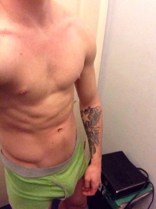 rts-ratethestraightblog:  Rate Tome here with 25 likes/reblogs if you want to see him rated and hard ;) For more content follow twitter @Ratethestraight or xhamster http://xhamster.com/user/RSTratethestraight  Rated and hard ;) 