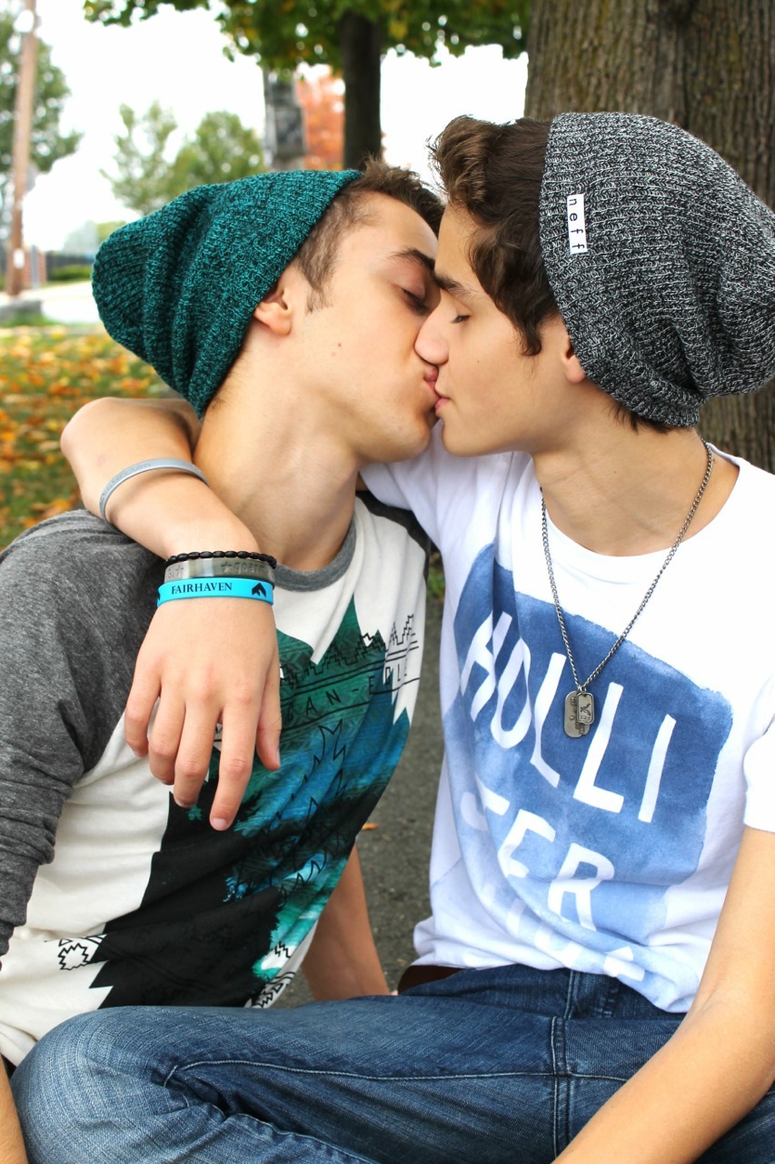 boyskisslove:  BOYSKISSLOVE. Community. Twitter. 