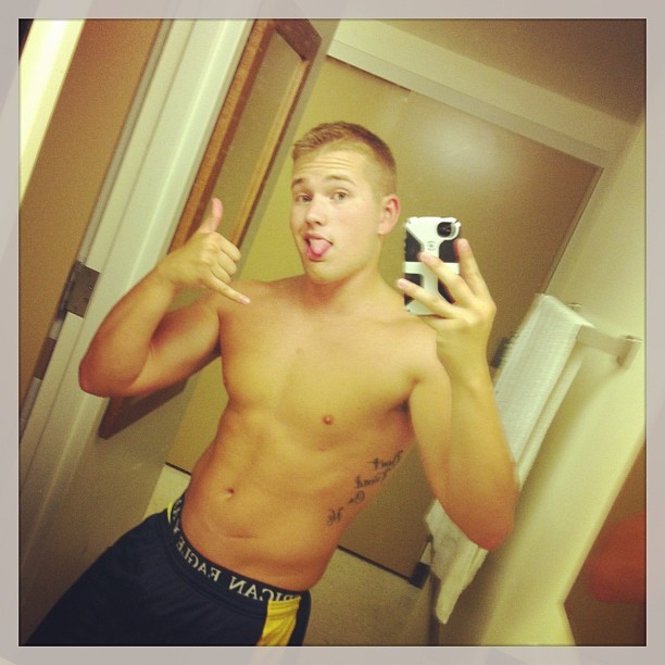 instaguys:  Guys with iPhones Source: gwip.me 