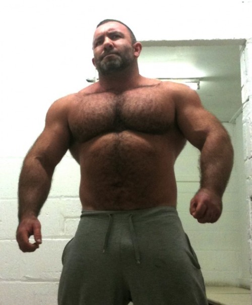 fearbainne: manlypics: Scott Cairns Aliexpress.com: Weightlifting Gloves For Men Woof