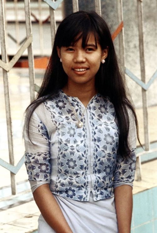 Street portrait photos of Yangon girls in the early 1970s.