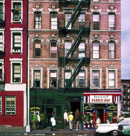 fuckyeahvintage-retro:  Manhattan, NY, 1970s © Eva Lewitus 