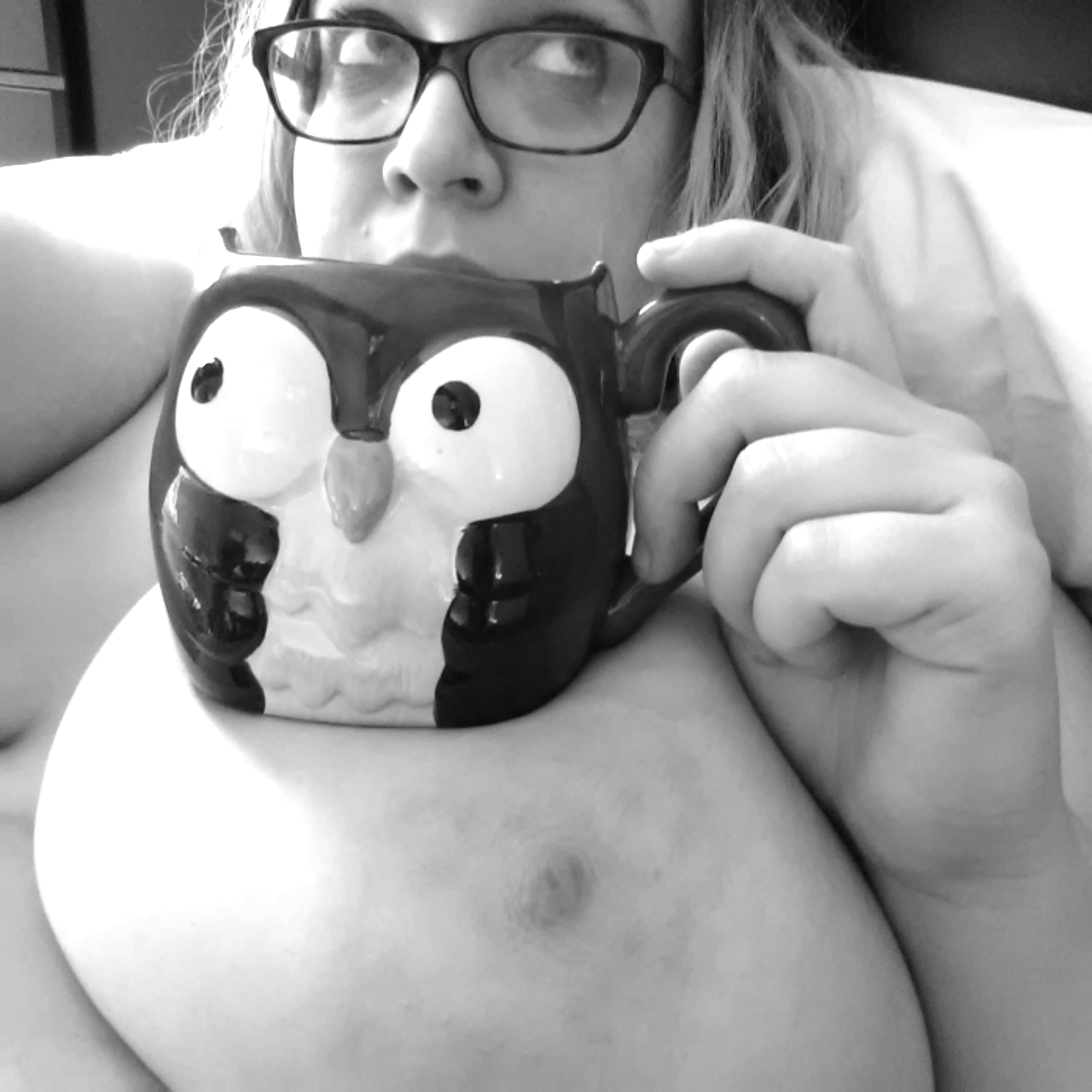 thewelldocumentedslut:  Hooters in the morning.