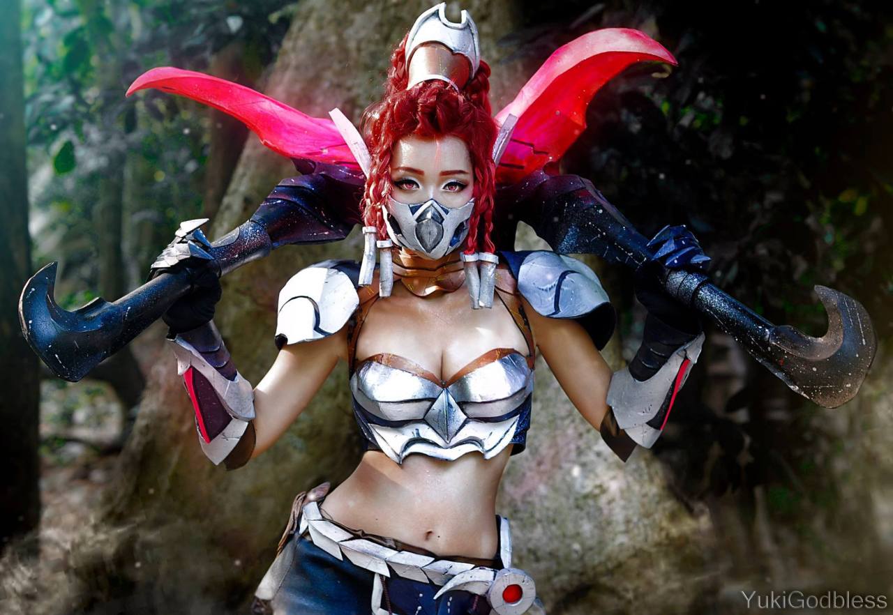 league-of-legends-sexy-girls:  Akali Cosplay