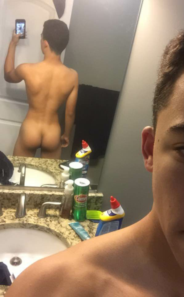leakedsnapboys:  Remember the big dicked bath boy? 