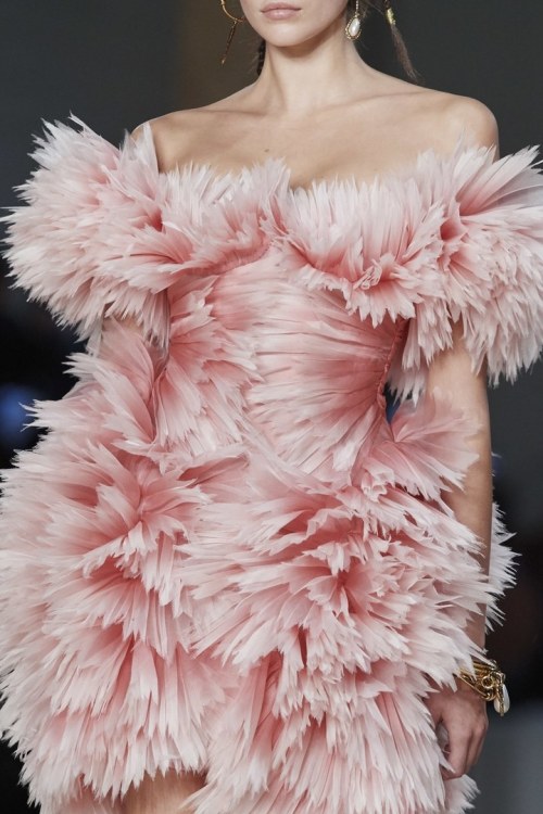 Alexander McQueen Ready to Wear Spring 2020(Prêt - À-Porter / Printemps - Été 2020)