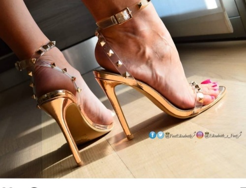 safemodecurious:Hot heels!