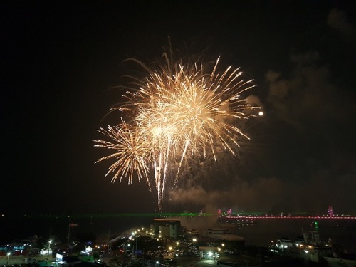 포항은 축제중~♡♡불꽃쇼와 함께 ~길거리 퍼레이드 ~흐미~좋은 광경도 있꾸~^^낼이 메인 이랍니다~마이들...