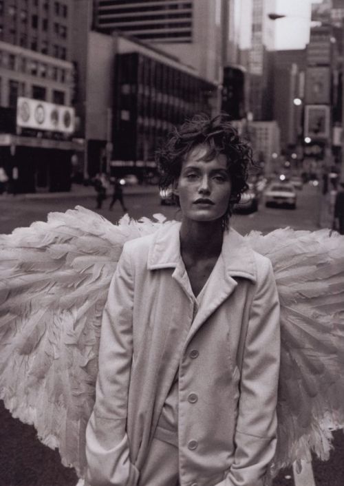 parasoli:amber valletta by peter lindbergh for harper’s bazaar december 1993 in “angels”.