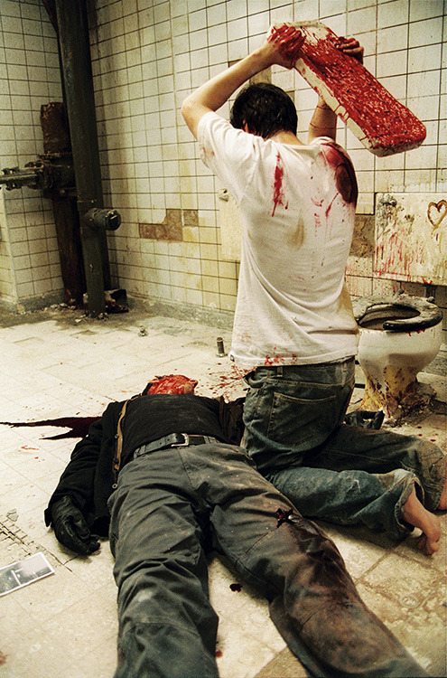 dog-and-pony-show:On the set of SAW