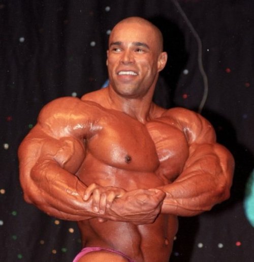 joeysilverado:  Kevin Levrone  Damn I’ve never seen him sans pants, not disappointed in the least.