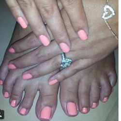 kissherfeet:  Pink toes