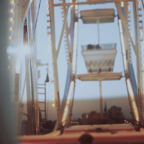 carnival datesLoud music, dizzy rides, colourful plushies, popcorn and kisses on the ferris wheel.- 