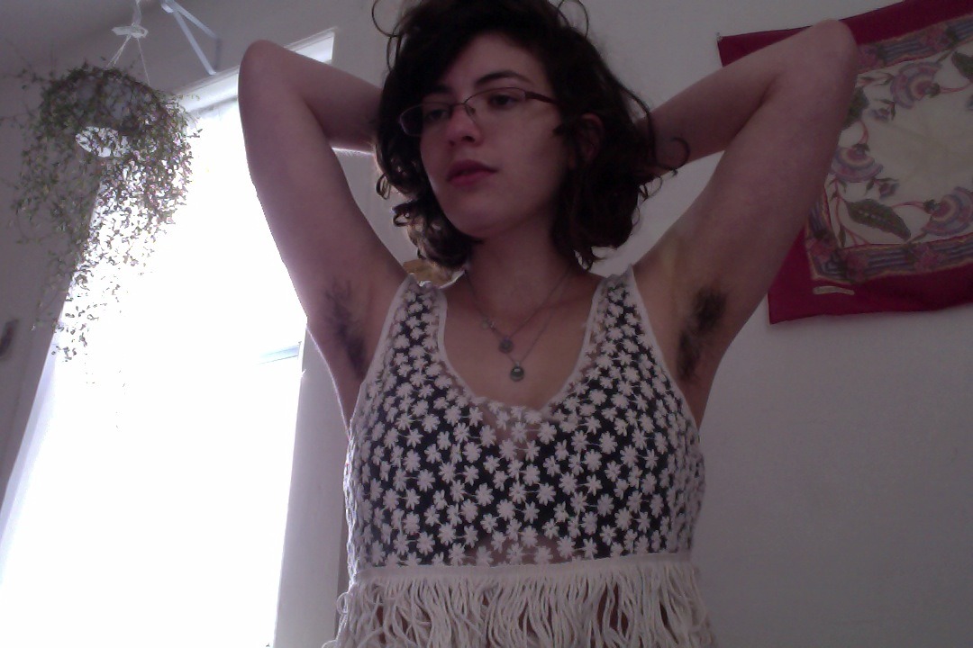hairypitsclub:  summer pits are here!  show them in public :)