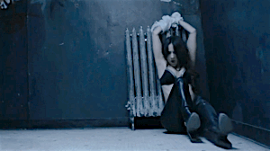 thesavagegentleman:  generalsexiness:  Stella Maeve’s cleavage on The Magicians   Best possible use of magical powers