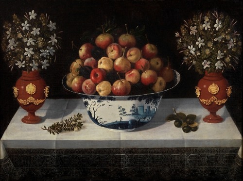 Frutero de Delft y dos floreros por Tomás Hiepes, 1642.