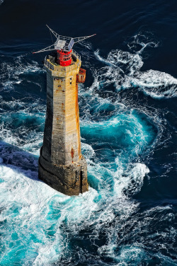 r2–d2:  Le Phare du Nividic By Brestitude   Woaw 😮