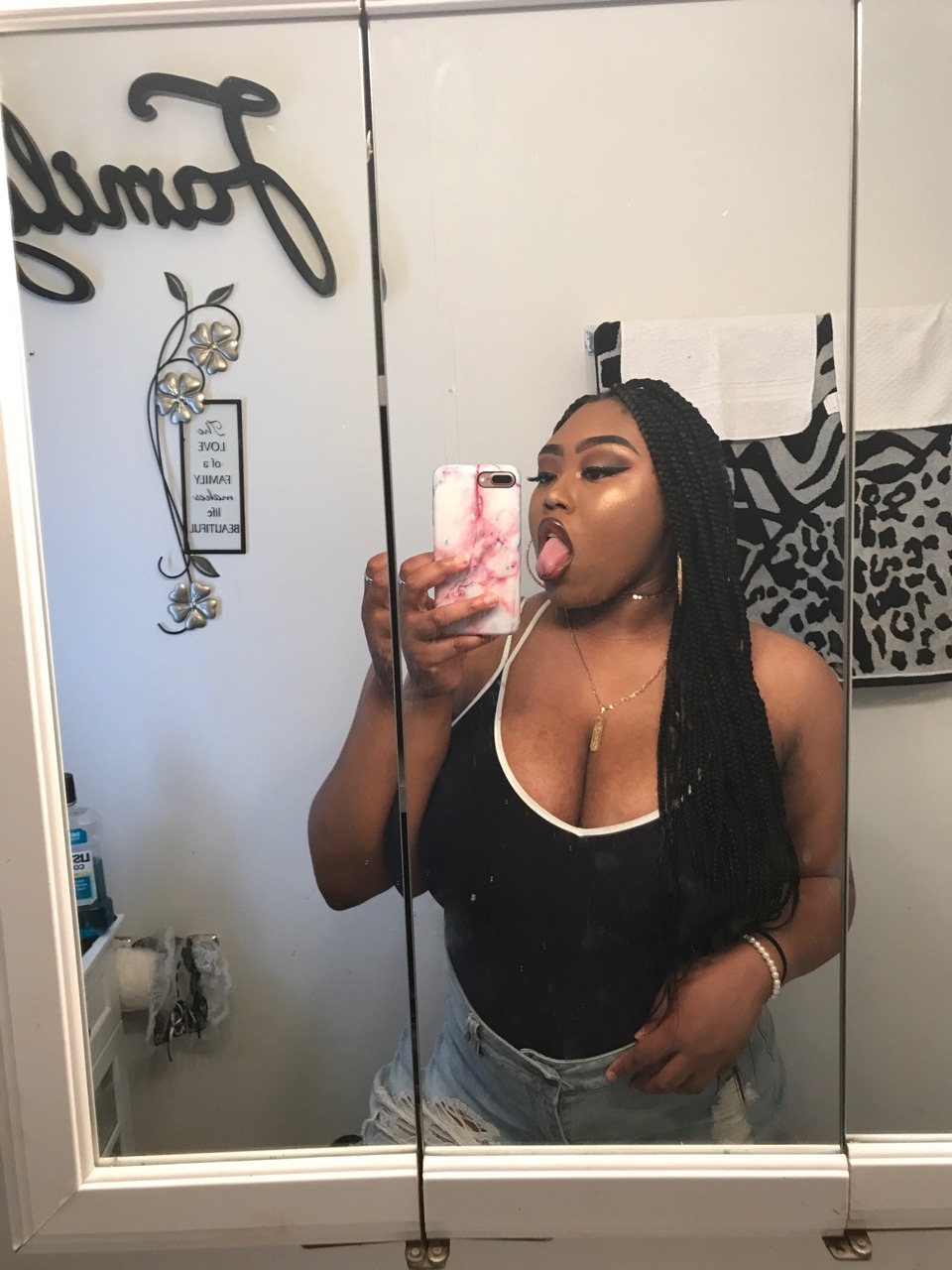 bitch-glo:this mirror is perfect ❄️. Your perfect 😍