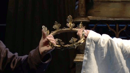 suns-of-gallifrey:chocolatequeennk:strangeparticles:Here, cousin.I love how he just beckons Bolingbr