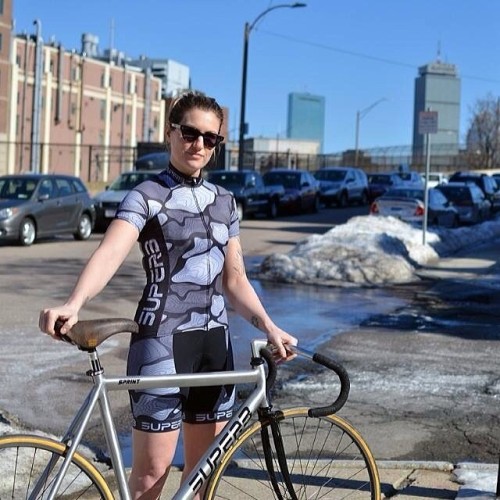 xelaaalex: Me modeling the new @superb_bicycle kit ! #regram #superbbicycle #fixedgear #cycling #gir