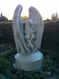 theredherb:  Lund, Sweden: A memorial to a boy’s life cut far, far too short at the age of five. This tombstone immortalizes one of the boy’s favorite childhood joys; playing Pokemon on his Gameboy Advance. [Source] 