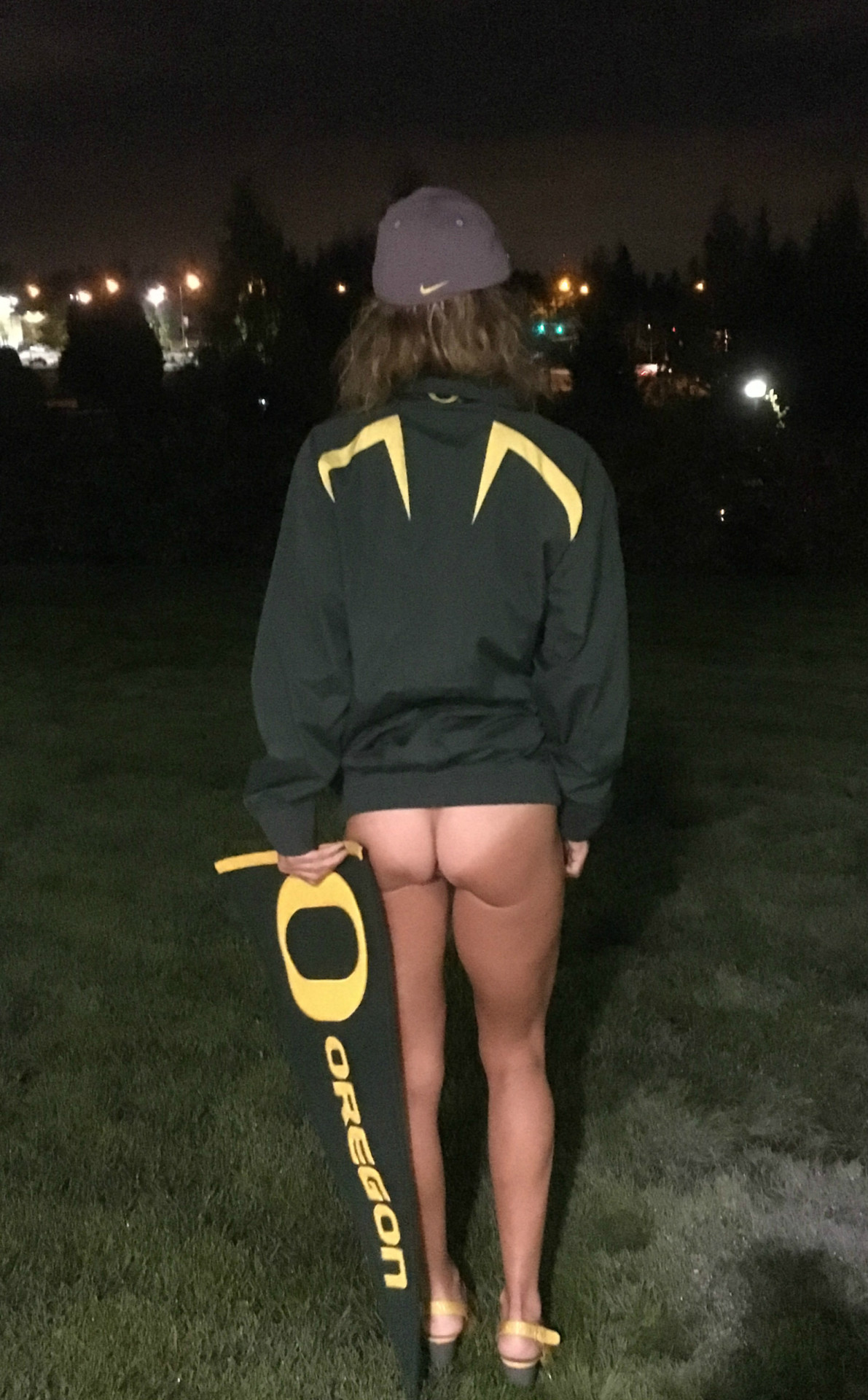 oregoncuckold: oregoncuckold:   GO DUCKS!!!!!!!  We love our Oregon Ducks! Oregoncuckold
