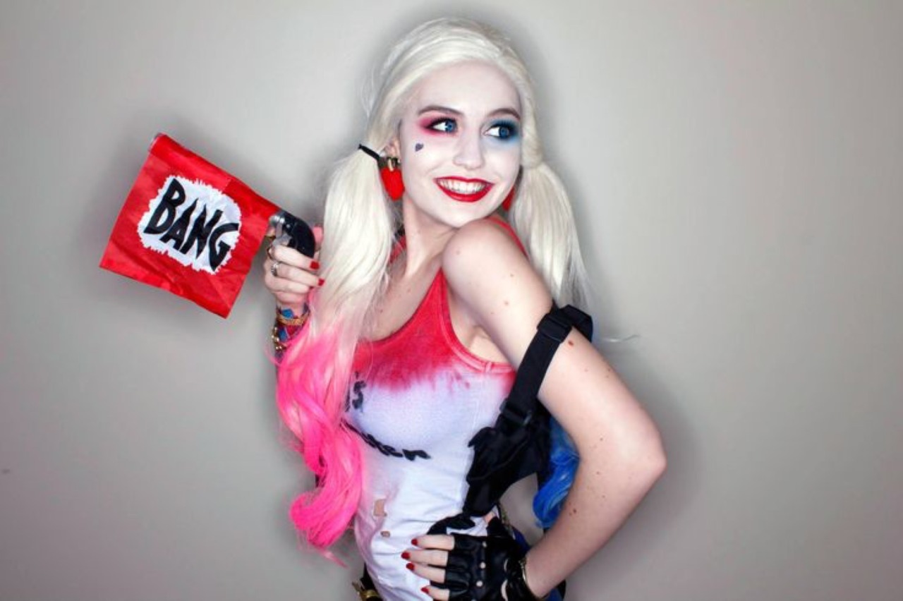 sexy-cosplay-scroll:  Supermaryface as Harley Quinn 