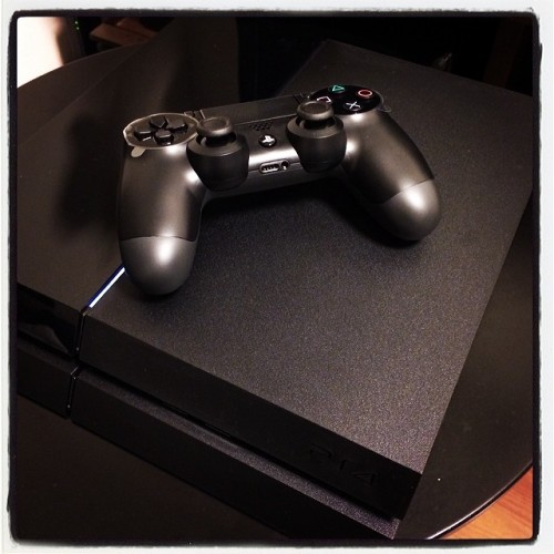 mani023fav:  結局PS4 first limited買ってきてしまった。メタルギア出たら買ってしまうんだし2年保証のつく間に手に入れてしまった方がよいという結論。 by kazutrek http://ift.tt/1eLu9an 