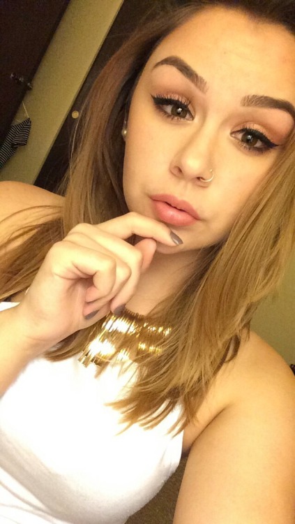 chokeemedaddy:  I don’t know what it is with me and putting my hands in my pictures