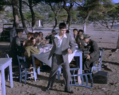 thestolencaryatid:  Ο Θίασος (1975), Θεό&delt