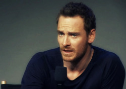 browngirlslovefassy:  Michael Fassbender At The AppleStore Soho’s