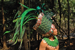 tlatollotl:  sartorialadventure:  Mayan headdress