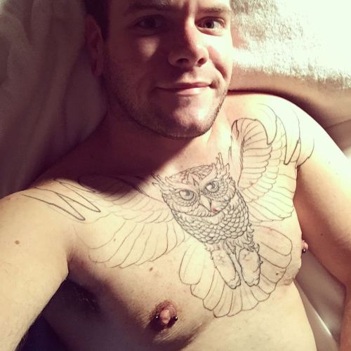 thegrif86: Another bedtime selfie…oops haha #selfie #stretchedears #guy #guyswithplugs #guyswithtatt