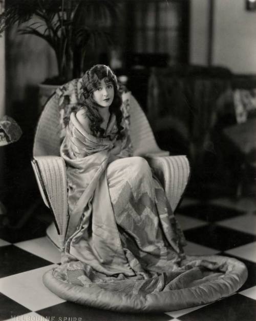the1920sinpictures:1920 c. portrait of Norma Talmadge by Melbourne Spurr. From Silents Please!, FB. https://painted-face.com/