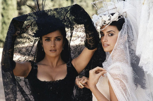 cinequeer:Penélope Cruz and Salma Hayek on the set of Bandidas (2006)