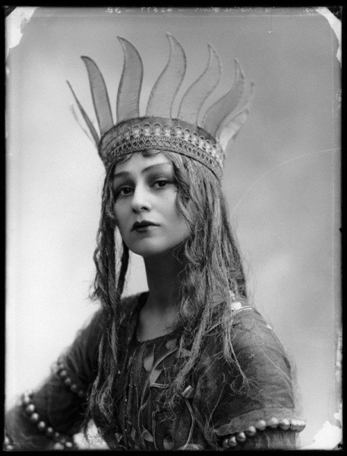 visualobscurity: Christine Silver as Titania in “A Midsummer Night’s Dream”. 