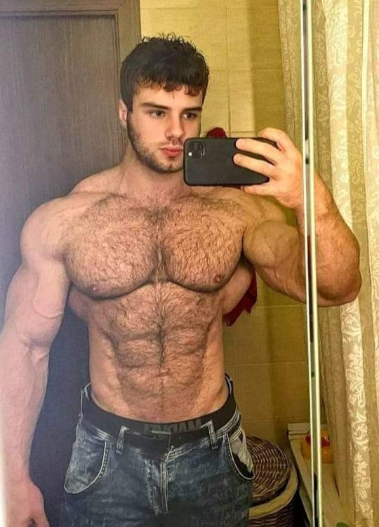 XXX malepulchritude4: JEUNE POILU MUSCLÉ ! photo