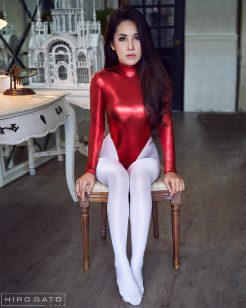nylonsandhighheels12: Love those tights with the sparkly leotard!