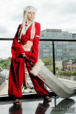 kamikame-cosplay:    Inuyasha (Fem. Version)  by the sexy Ryuu Lavitz ( ryuulavitz )   