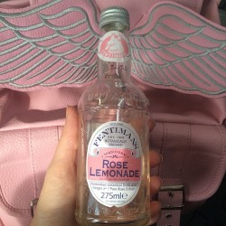 laughyourselfsick:  Rose lemonade - goddess