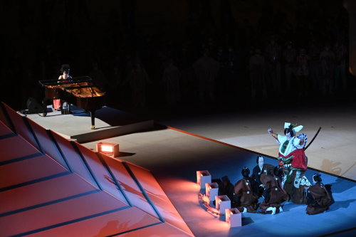 my-sleepy-mind-in-the-stars: Kabuki actor Ichikawa Ebizo & Jazz pianist Hiromi Uehara performing