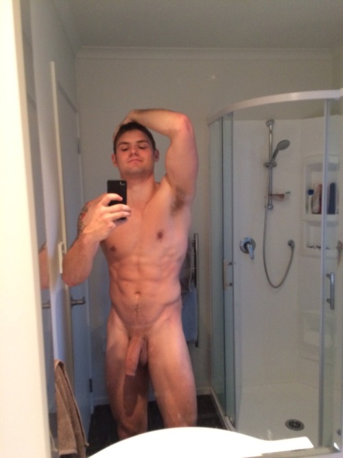 bcallifornia: #MUSCLE #HOTTIE #BIGDICK #SELFIES