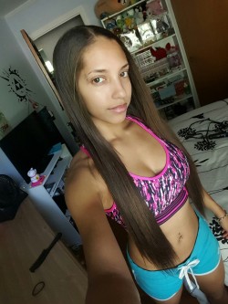 nsfwdomi:  Hair selfies  Gorgeous